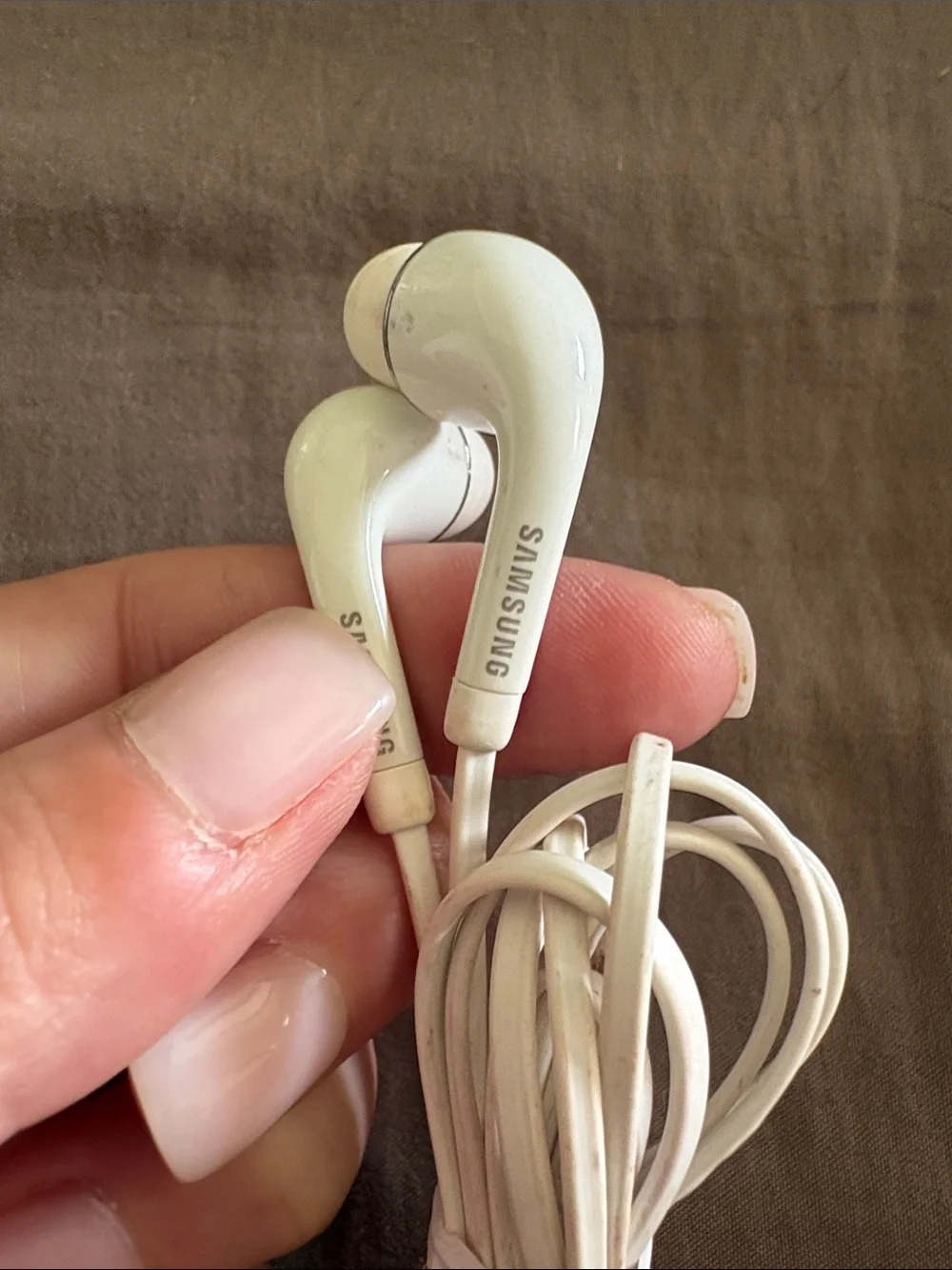 🌟 SAMSUNG: White Wired Earbud Earphones